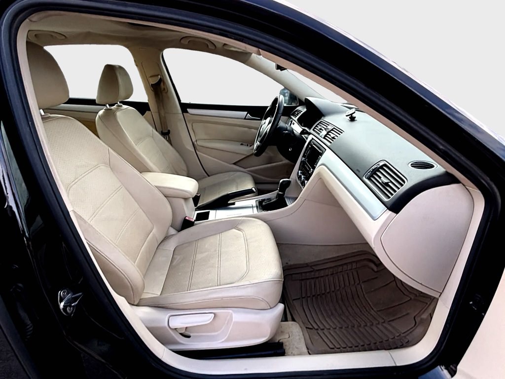 2012 Volkswagen Passat Image 10