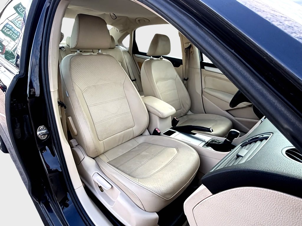 2012 Volkswagen Passat Image 11