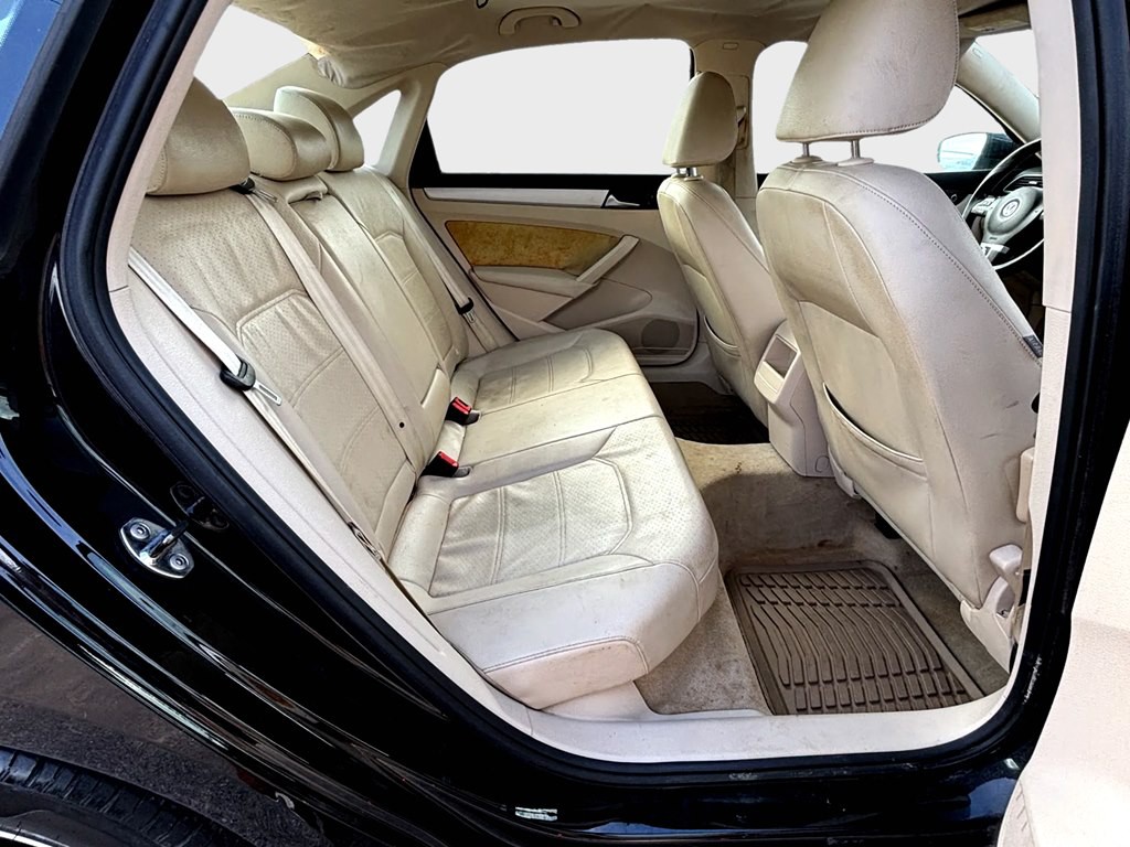 2012 Volkswagen Passat Image 12