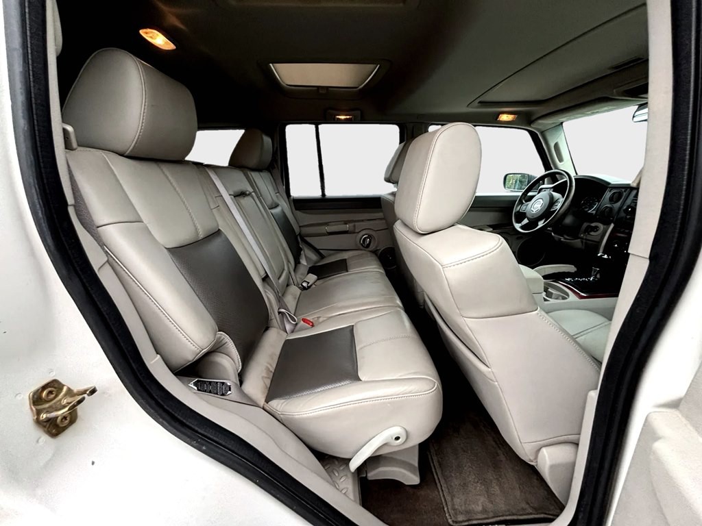 2007 Jeep Commander Image 11