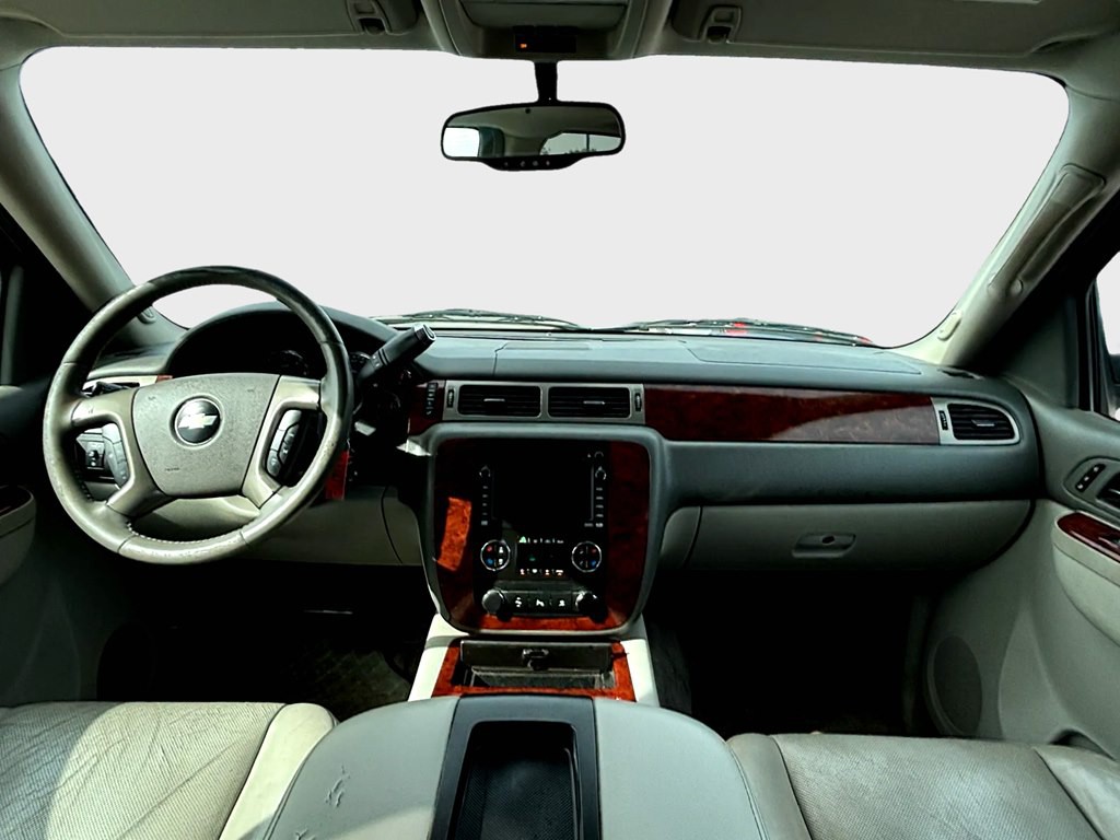 2010 Chevrolet Suburban Image 7