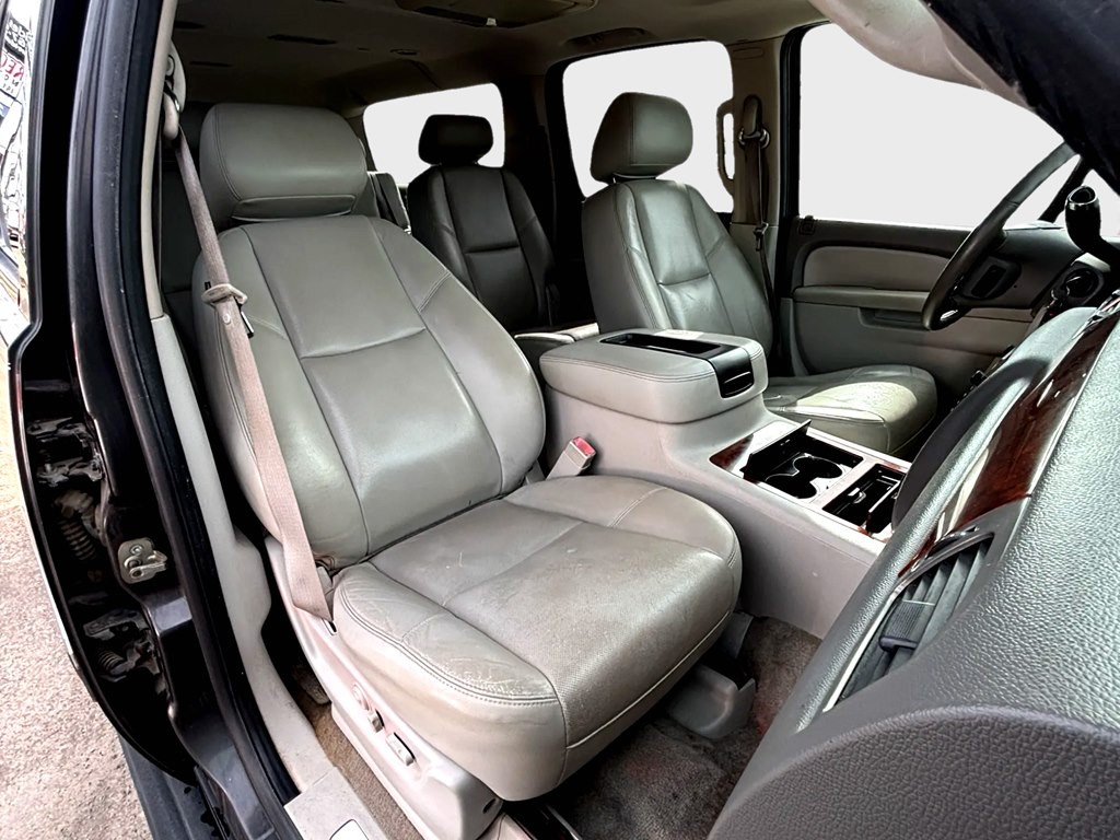 2010 Chevrolet Suburban Image 11