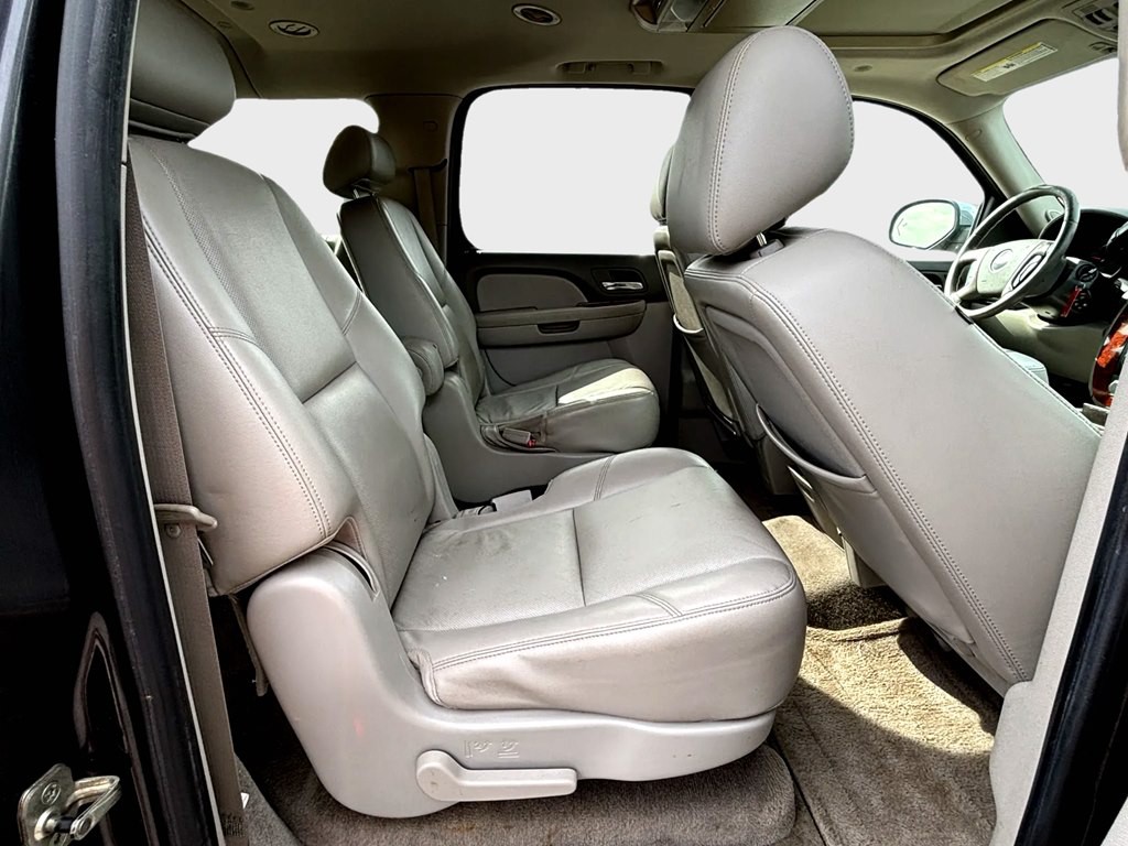 2010 Chevrolet Suburban Image 12