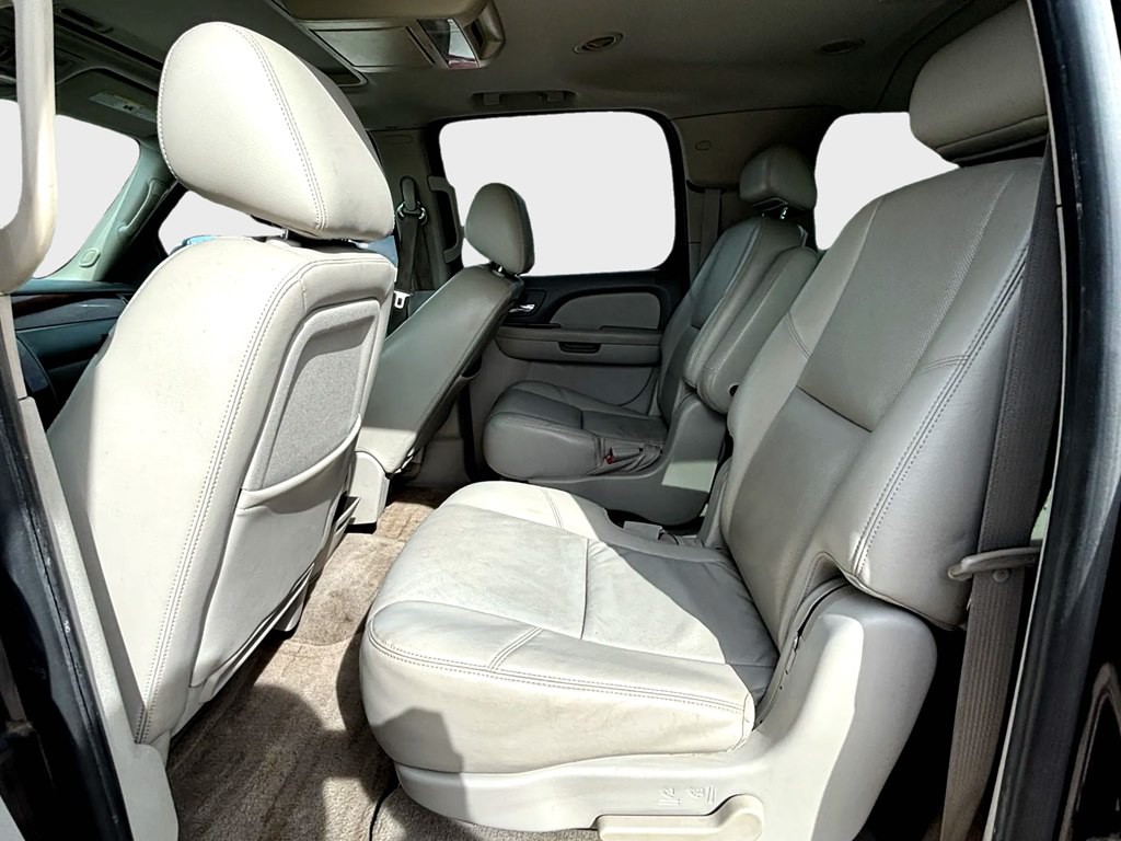 2010 Chevrolet Suburban Image 13