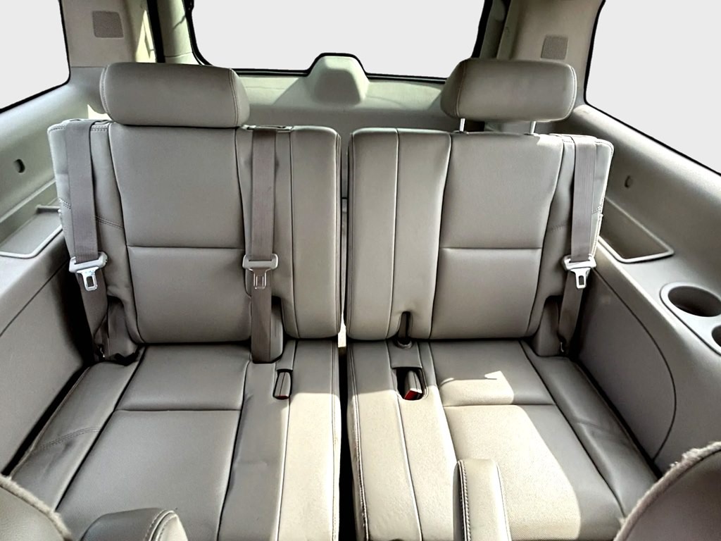 2010 Chevrolet Suburban Image 14