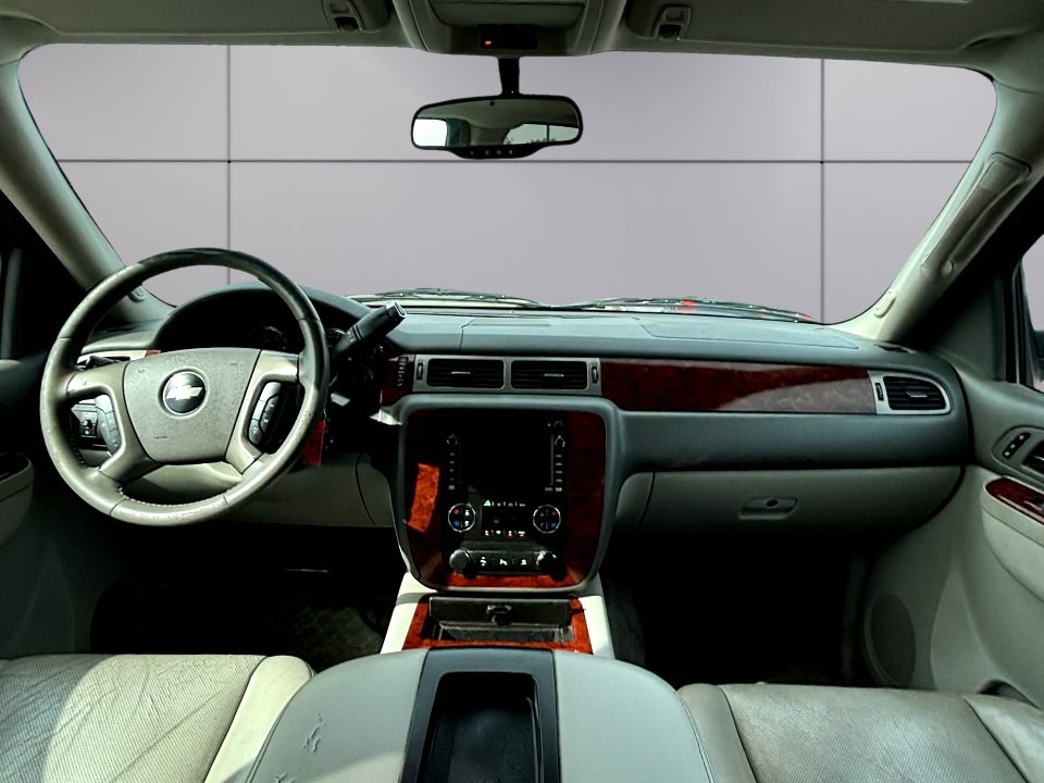 2010 Chevrolet Suburban Image 7