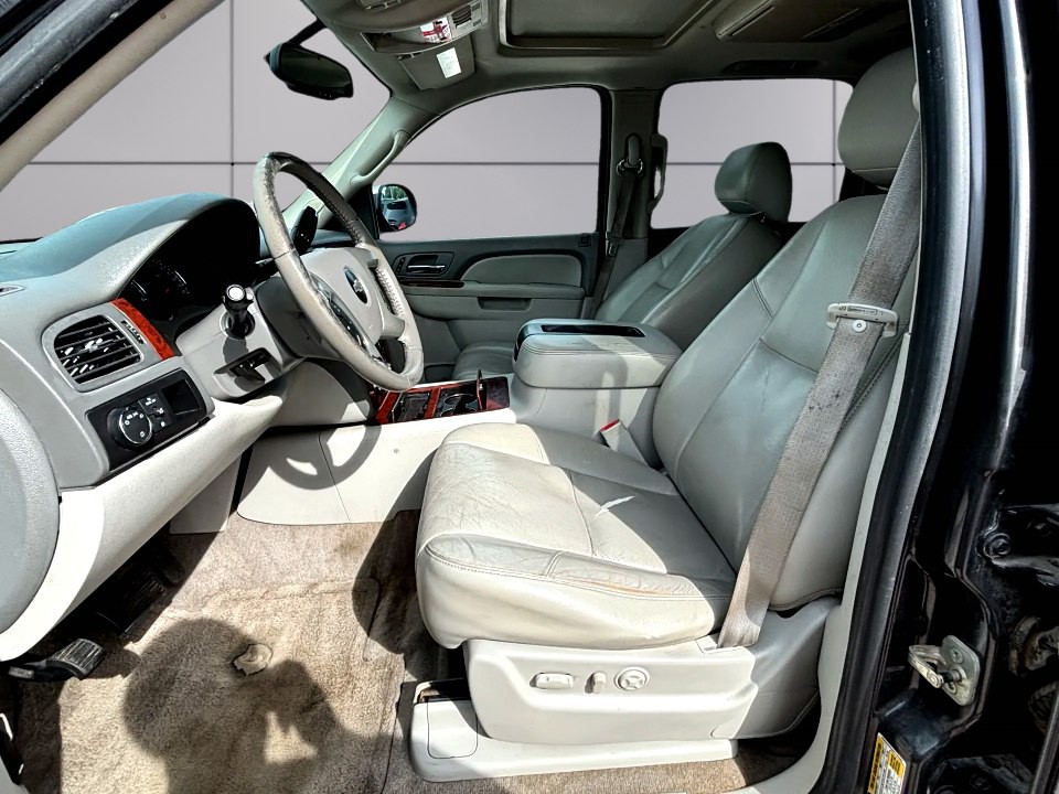 2010 Chevrolet Suburban Image 8