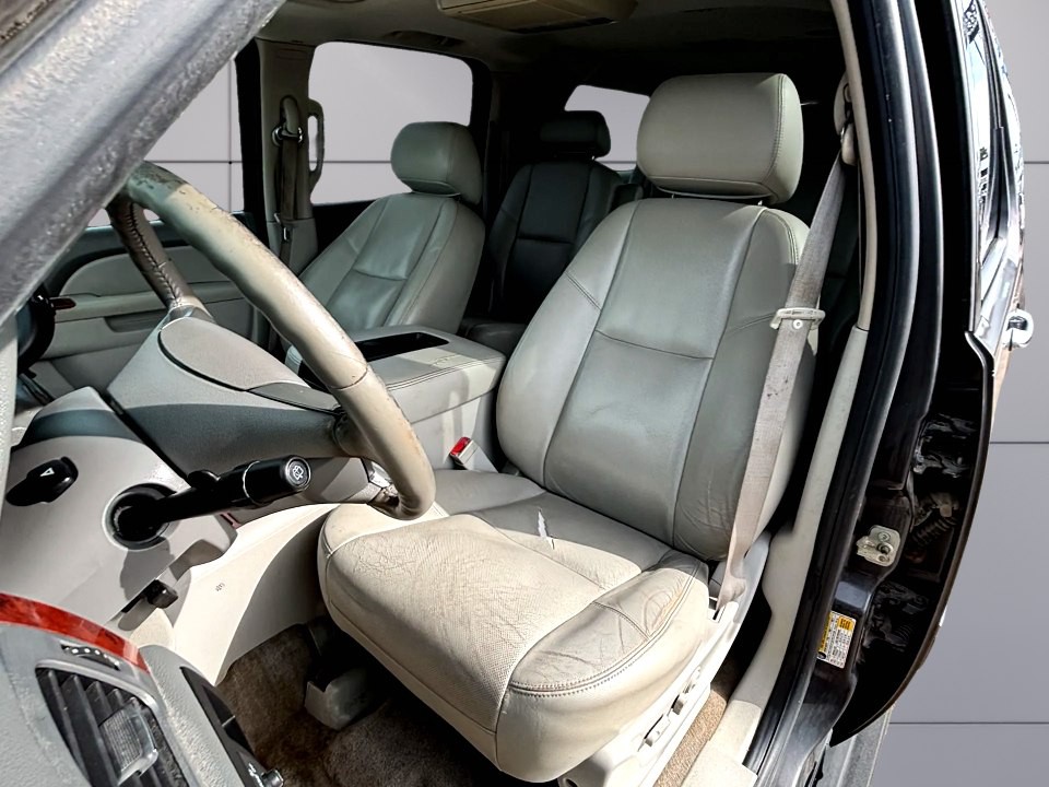 2010 Chevrolet Suburban Image 9