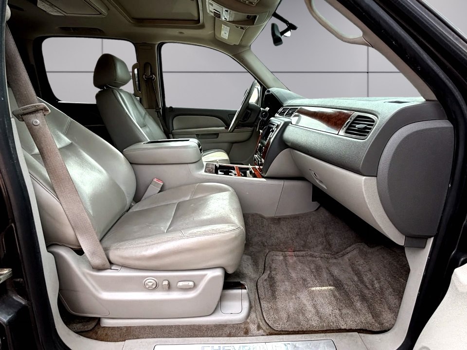 2010 Chevrolet Suburban Image 10