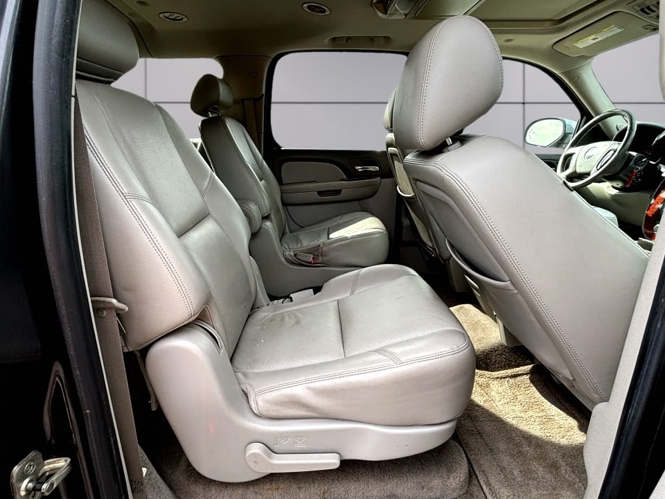 2010 Chevrolet Suburban Image 12