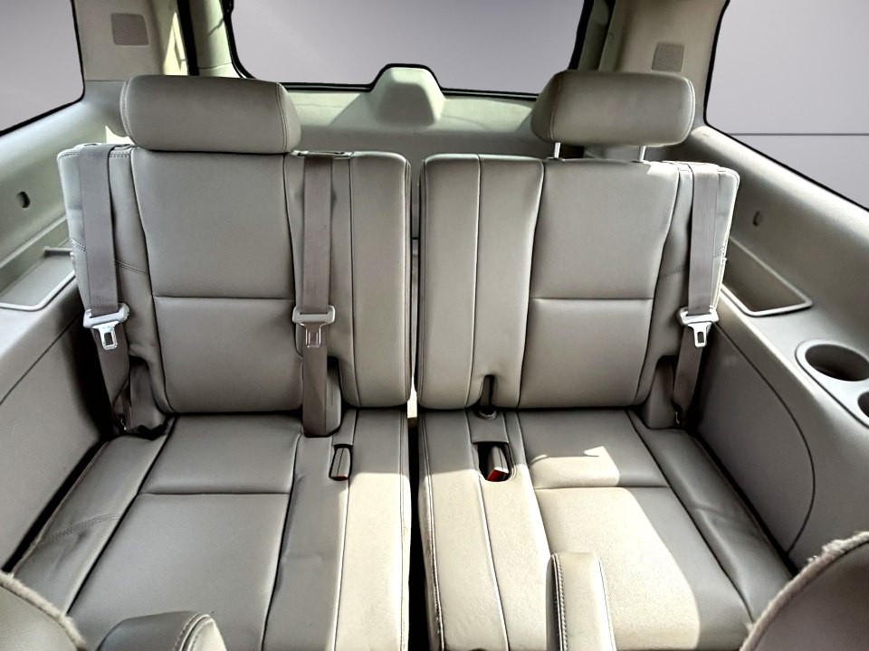 2010 Chevrolet Suburban Image 14