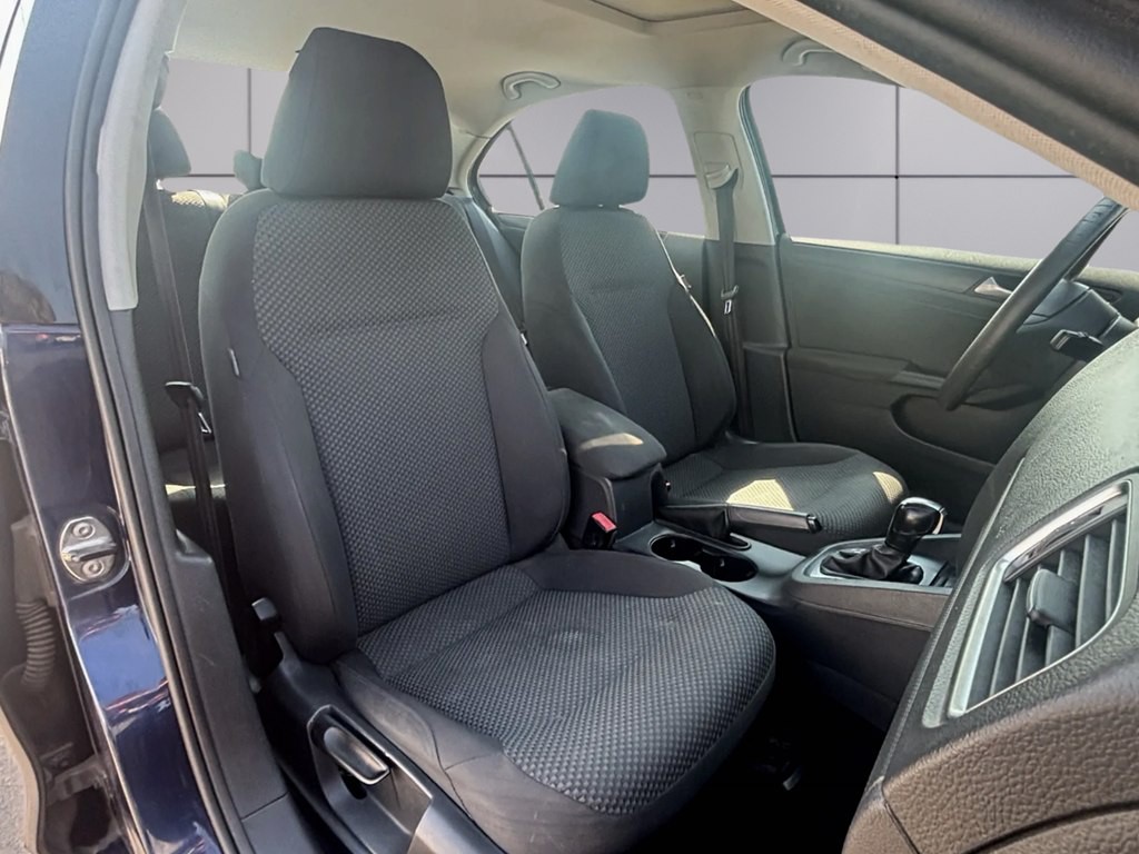 2012 Volkswagen Jetta Image 11