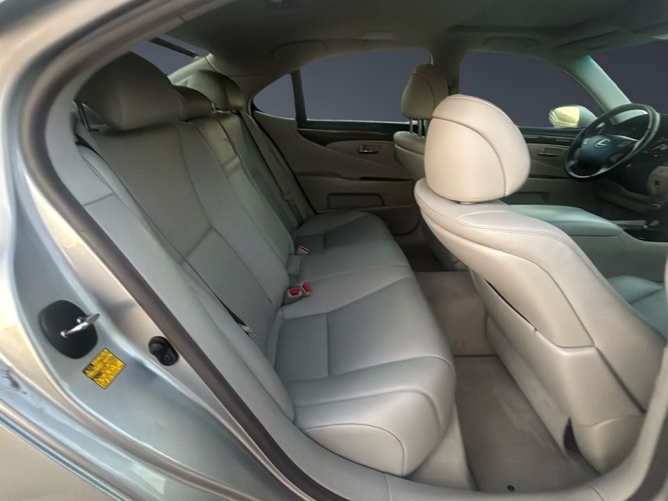 2007 Lexus LS 460 Image 12