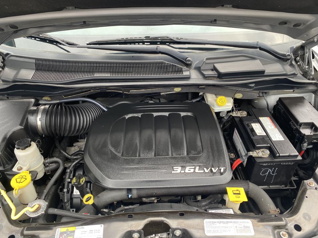 2014 Chrysler Town & Country Image 24