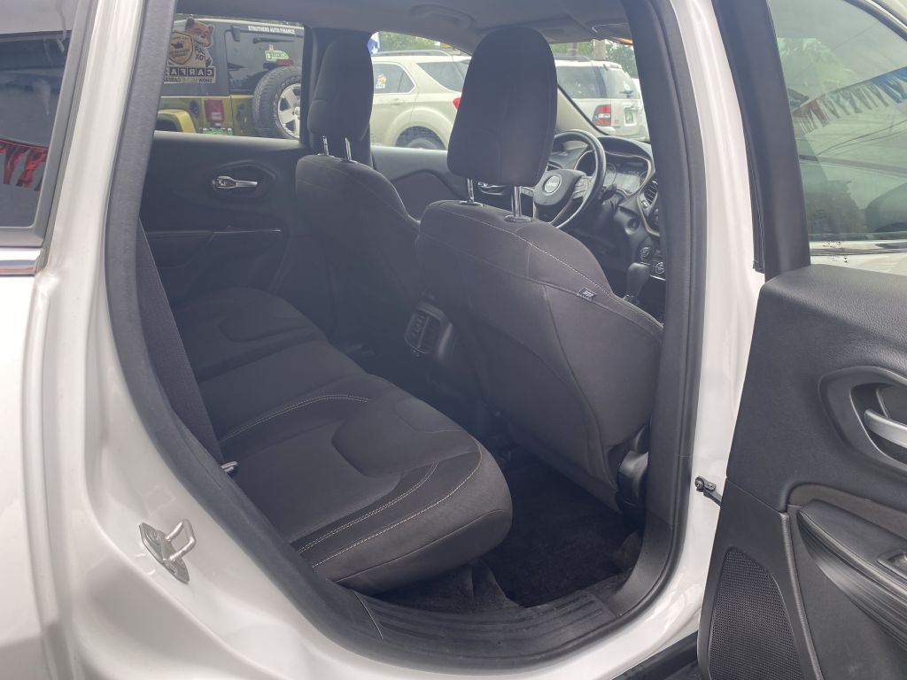 2016 Jeep Cherokee Image 17
