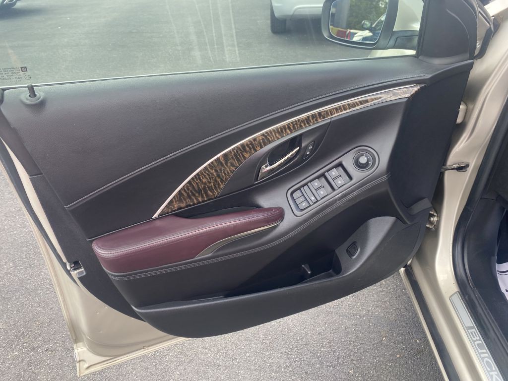 2016 Buick Lacrosse Image 19