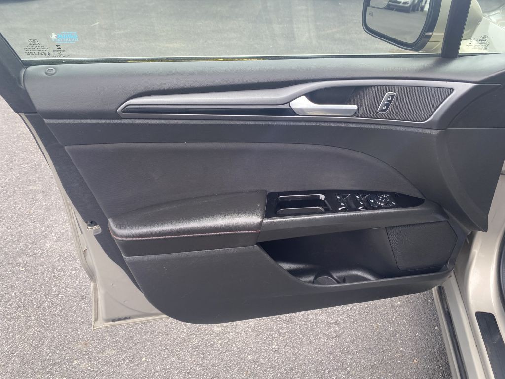 2015 Ford Fusion Image 18
