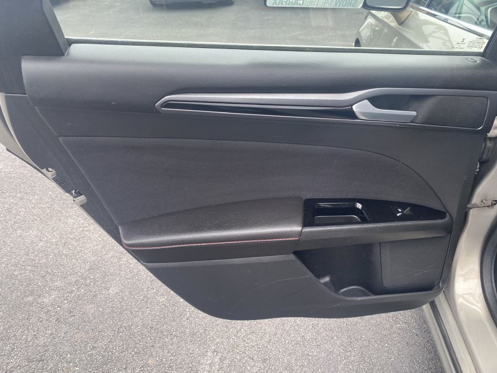 2015 Ford Fusion Image 19