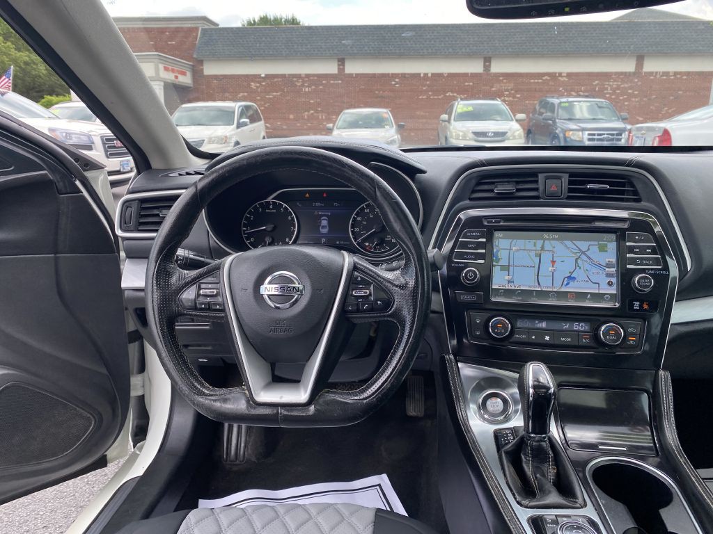 2016 Nissan Maxima Image 10