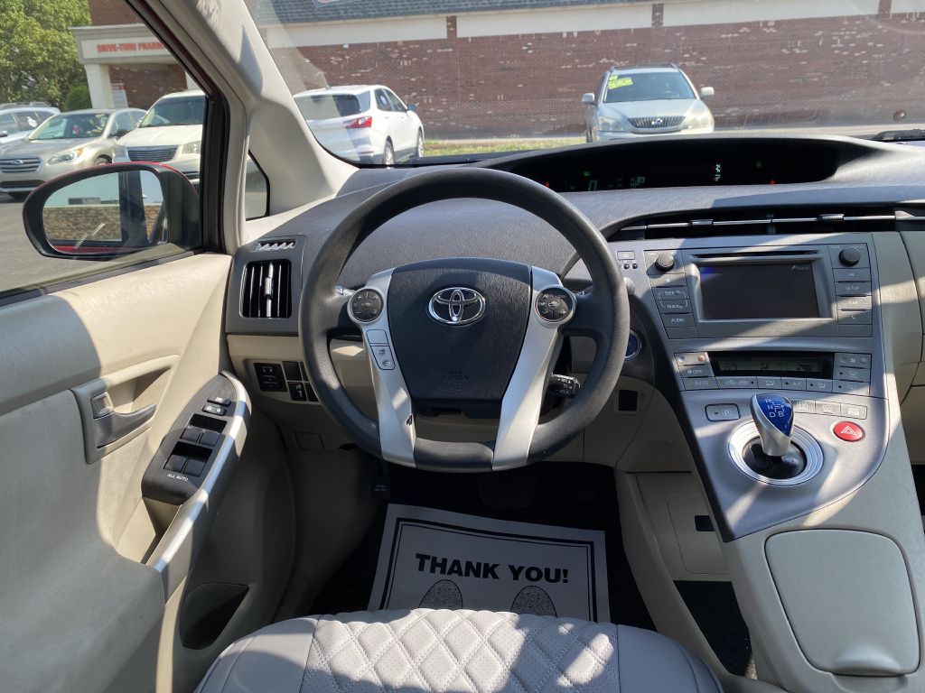 2014 Toyota Prius Image 10