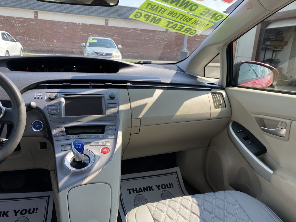 2014 Toyota Prius Image 11