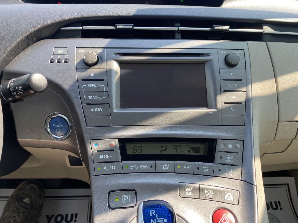 2014 Toyota Prius Image 13