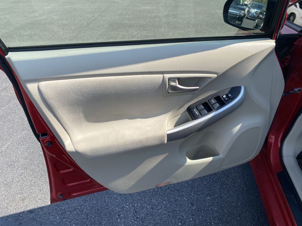 2014 Toyota Prius Image 19