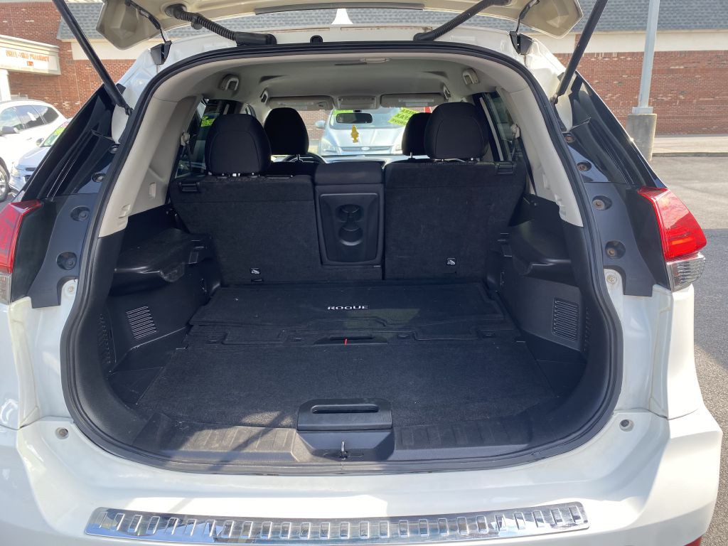 2017 Nissan Rogue Image 16