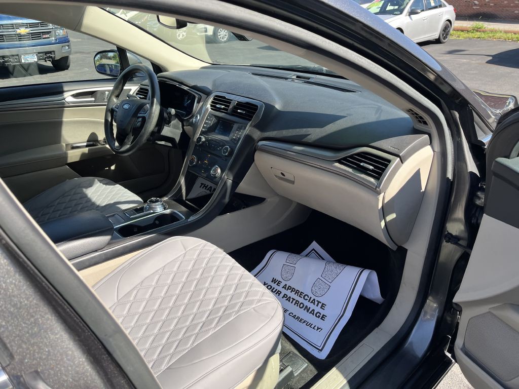 2017 Ford Fusion Image 17