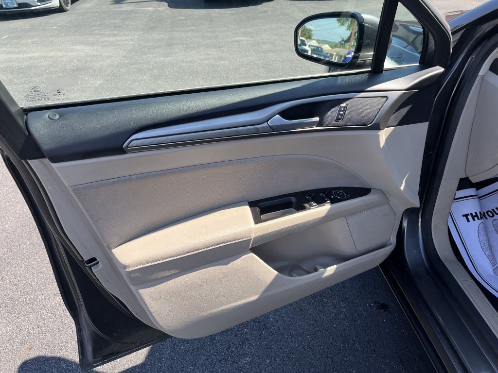 2017 Ford Fusion Image 19