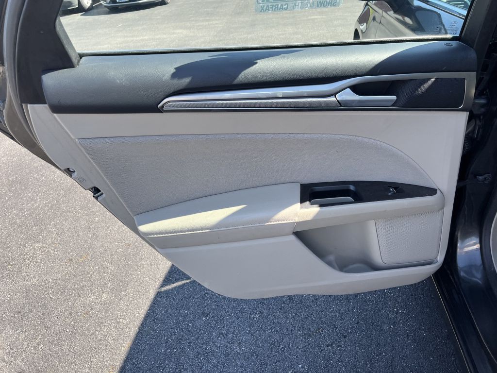 2017 Ford Fusion Image 20