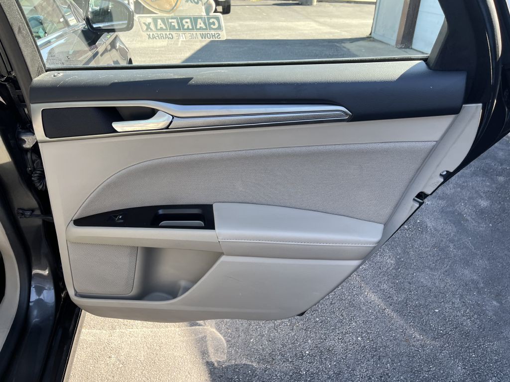 2017 Ford Fusion Image 21