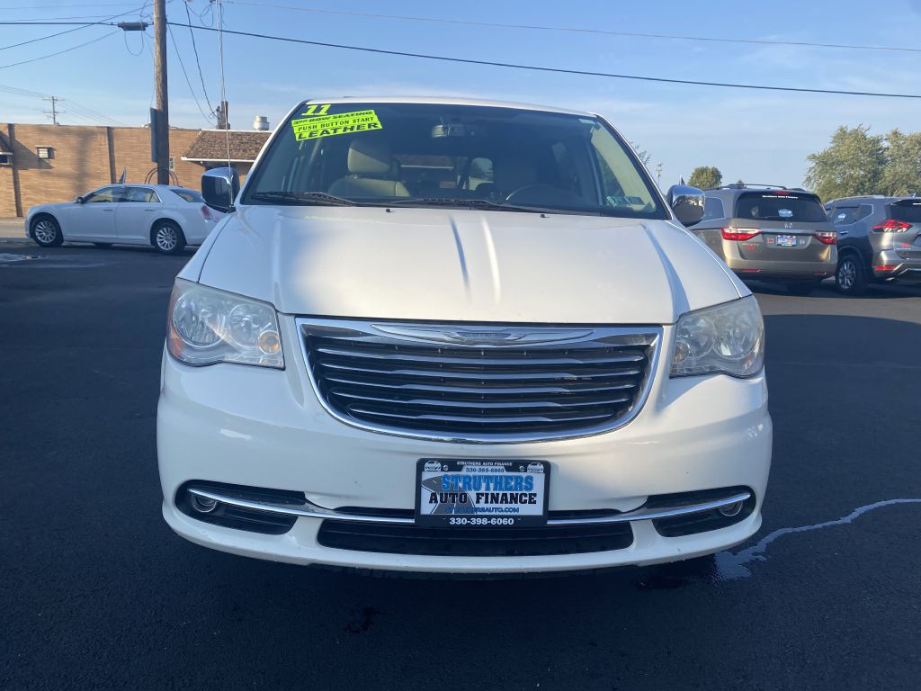 2011 Chrysler Town & Country Image 2