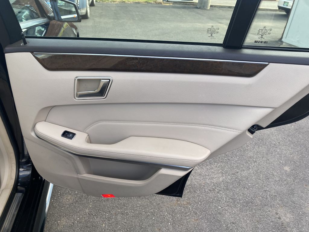 2016 Mercedes-Benz E-Class Image 21