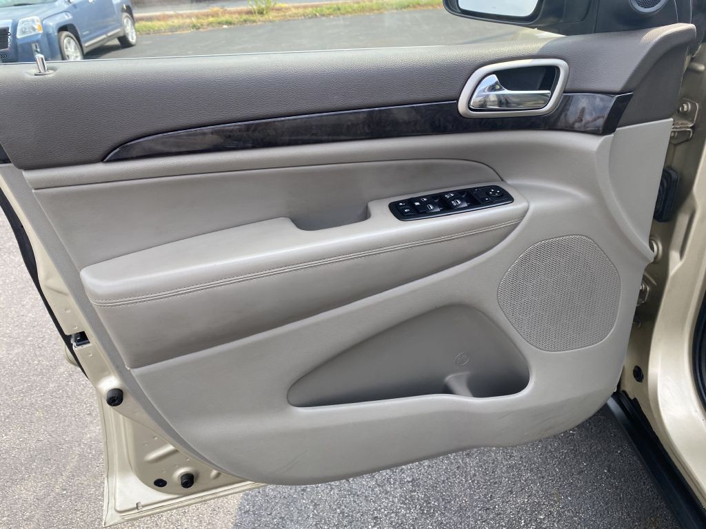 2011 Jeep Grand Cherokee Image 20