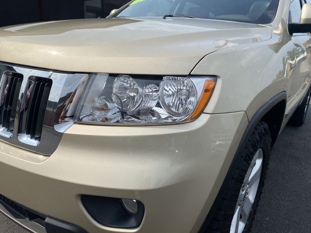 2011 Jeep Grand Cherokee Image 25