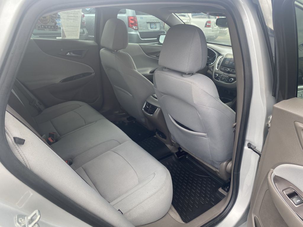 2017 Chevrolet Malibu Image 16