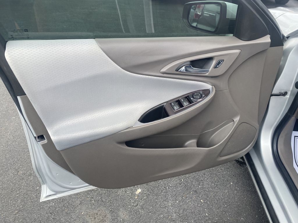 2017 Chevrolet Malibu Image 19