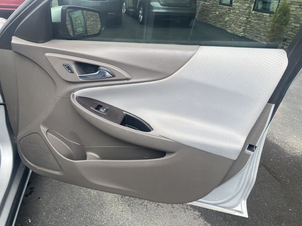 2017 Chevrolet Malibu Image 22