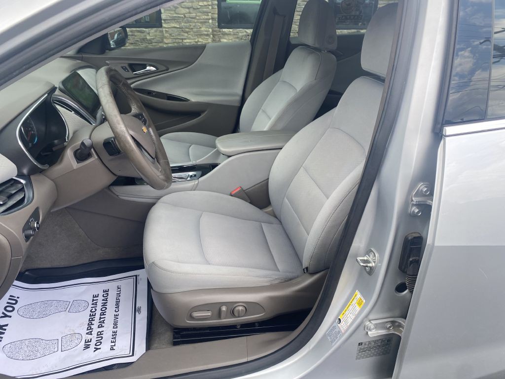 2017 Chevrolet Malibu Image 14