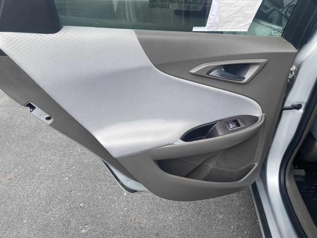 2017 Chevrolet Malibu Image 20