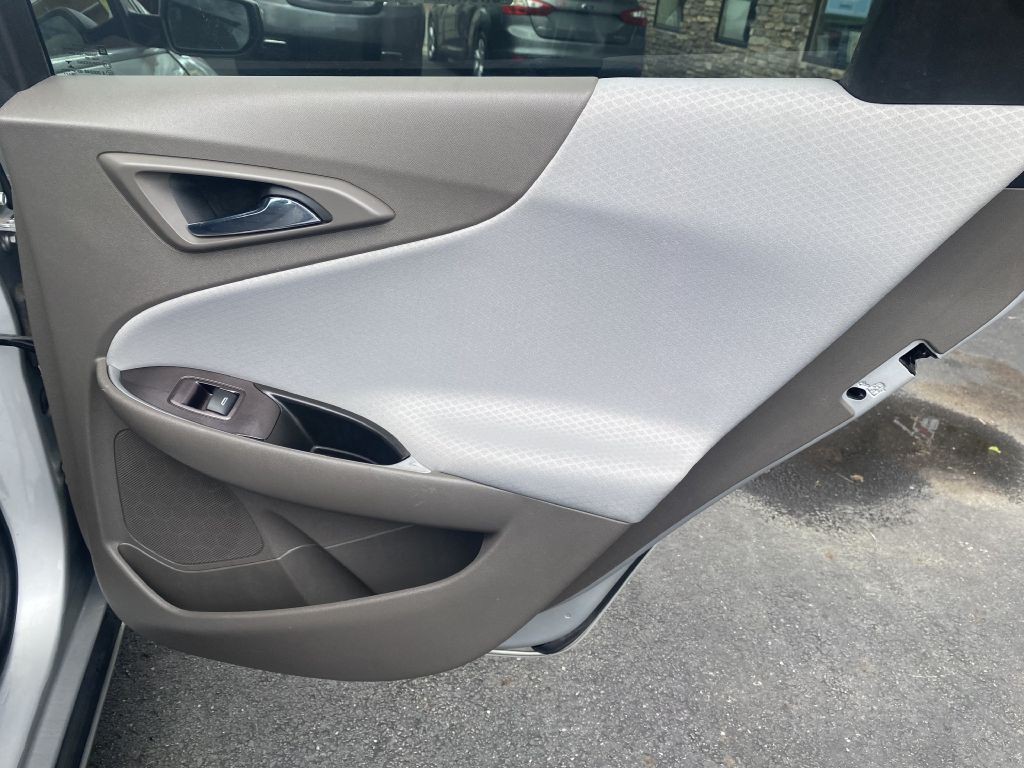 2017 Chevrolet Malibu Image 21