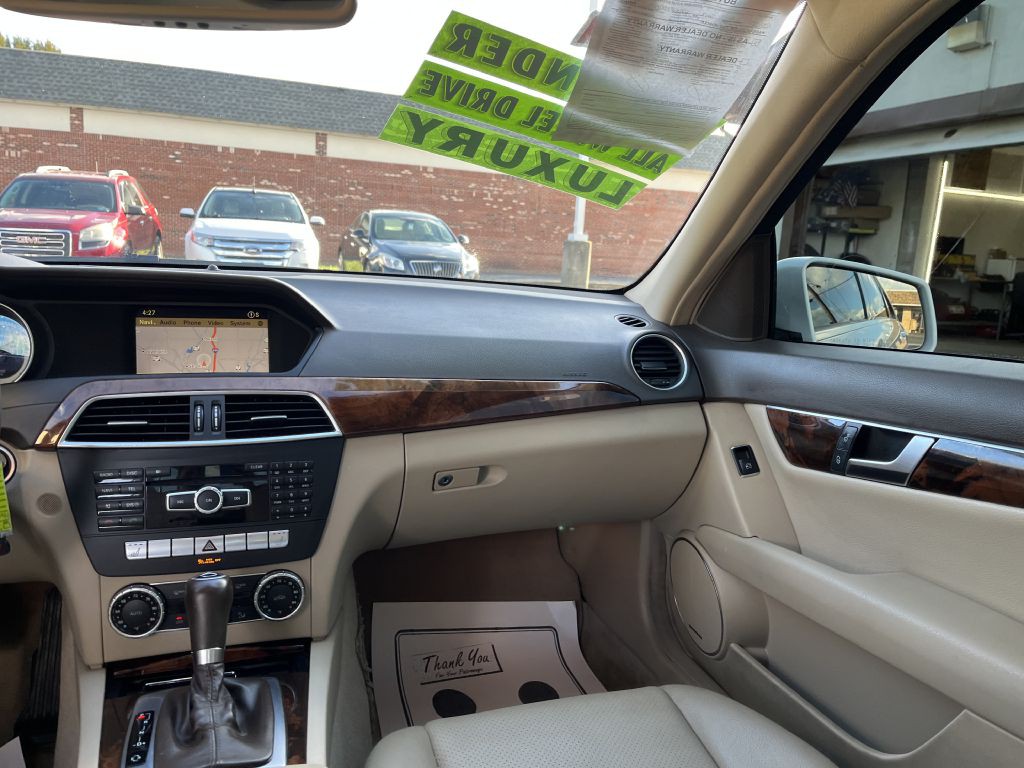 2012 Mercedes-Benz C-Class Image 11