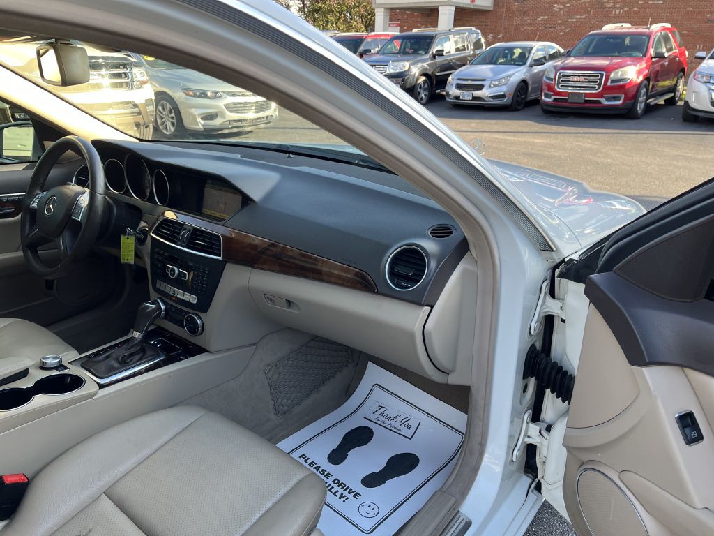 2012 Mercedes-Benz C-Class Image 17