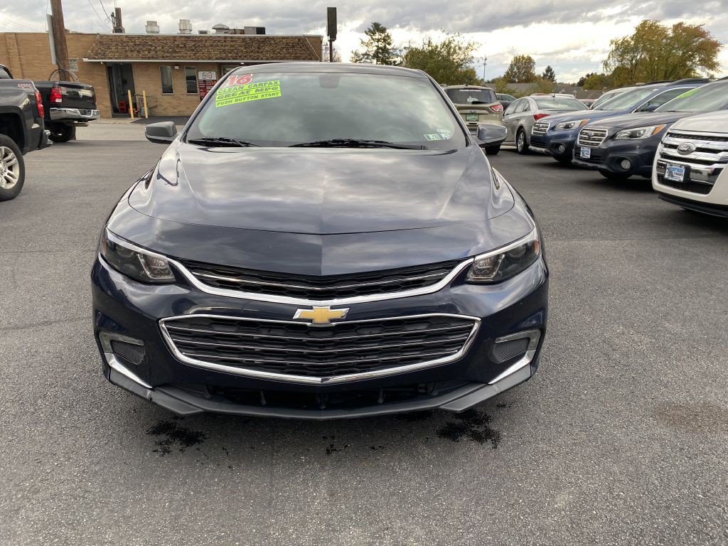 2016 Chevrolet Malibu Image 2