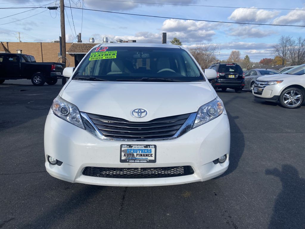 2012 Toyota Sienna Image 2