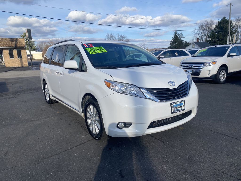 2012 Toyota Sienna Image 3