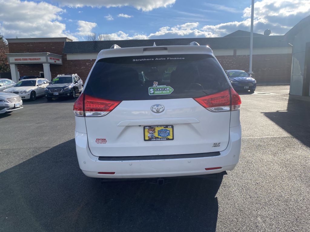 2012 Toyota Sienna Image 6