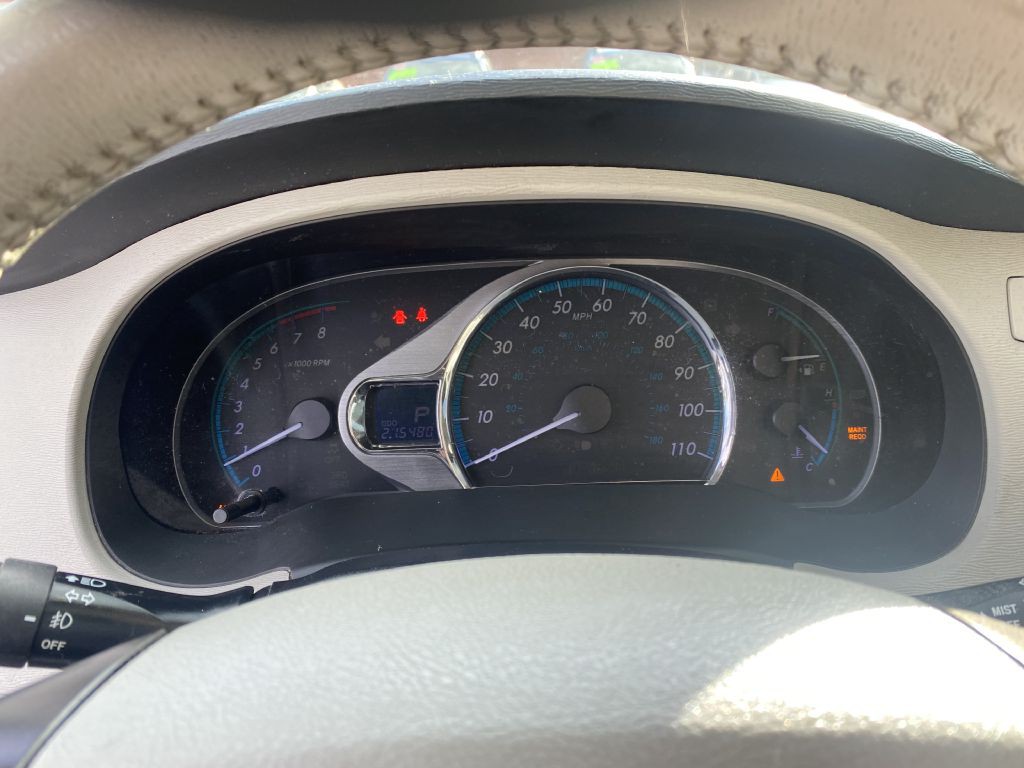 2012 Toyota Sienna Image 12