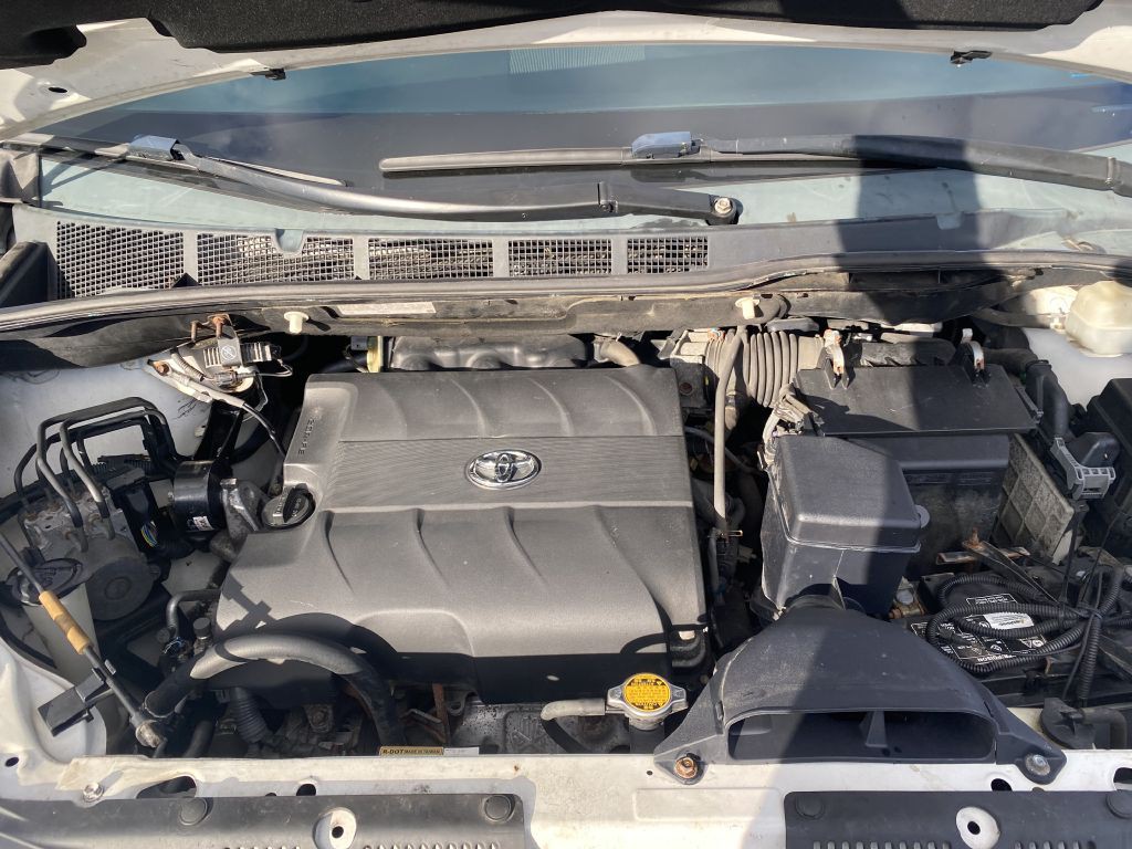 2012 Toyota Sienna Image 24